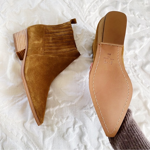 Marc Fisher Yarita Bootie Size 8.5
New $179 - Picture 7 of 7